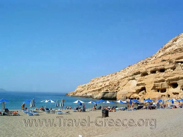 Matala beach, with the caves on the right - Heraklio - Crete